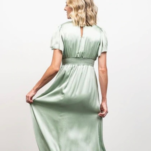 Size XXL sage green bridesmaid dress. Floor length. Satin. Never worn with tags - Picture 3 of 3